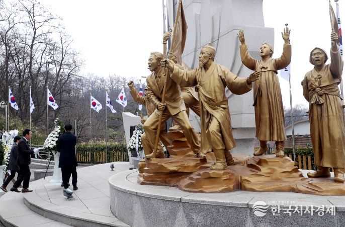 충북도의회 제105주년 삼일절 맞아 3·1공원 참배