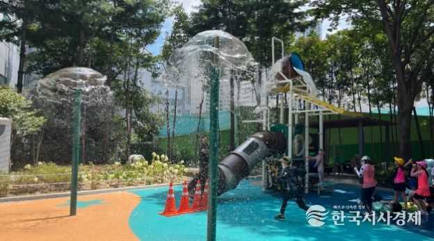 공원 물놀이장 개장 “시원한 물놀이 즐겨요”