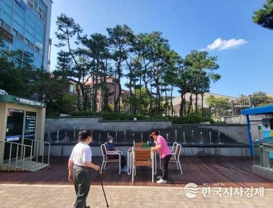 다산동마을마당을 찾은 주민들 사진