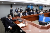 尹 大統領, 한국형 발사체 '누리호' 발사 성공 연구진 격려