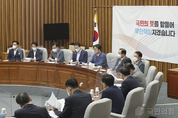 與, "탈북어민이 타고 온 배에 과거 정부 발표와 달리 살인 흔적 없었다"