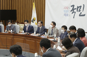 與, 북한 무력 도발을 강력 규탄하며, "국민과 국제사회 뜻을 모아‘규탄 및 중단 촉구 결의안’을 제안한다"