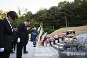 尹 大統領, 박정희 前 대통령 서거 43주기 참배