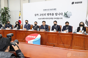 與, "앞에선 추모, 뒤로는 대통령 퇴진 외치는 민주 이중성, 국민은 속지 않을 것이다"