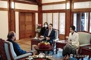 尹 大統領 부부, 베트남 국가주석과 차담