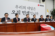 與, "정치 이전에 먼저 인간이, 사람이 되어야 하지 않겠습니까?"
