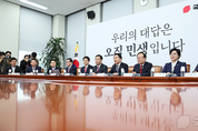 與, 민주당의 대통령 대법원장 임명권 제한 추진... "'검수완박법' 비상식 판결에 '재미 붙이다'"