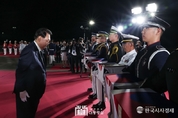 尹 大統領, 유가족과 함께 6·25 전쟁 국군전사자 유해(7위) 최고 예우로 맞이
