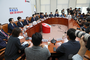 與, "더불어민주당 근거 없는 ‘언론장악 프레임’ 이동관 후보자 공격할수록 문재인 정권 ‘언론장악 흑역사’ 들추어낼 뿐이다"