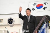 尹 大統領, 미국 도착 직후 바이든 대통령과 통화..."따뜻한 마음 감사, 캠프데이비드 회의에서 건설적 이야기 나누길 기대"