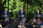 尹 大統領, 캠프 데이비드 정상회의에서 한미일 안보·경제 협력 제도화..글로벌 위기를 기회로 전환한 역사적 의미