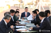 尹 大統領, 용산 참모들에 "민생 현장 파고들어 살아있는 생생한 목소리 직접 들을 것" 지시
