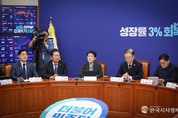 野, 무섭게 치솟는 먹거리 물가, "‘빵 과장’, ‘배추 국장’으로 해결될 상황 아니다"