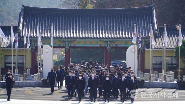 (가칭)새로운물결 대선 예비후보 김동연, 국립 5·18 민주묘지 참배
