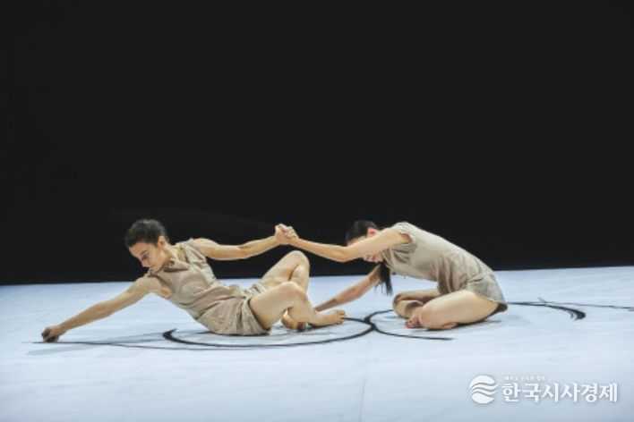 ‘제2회 서울예술상’ 대상을 수상한 99아트컴퍼니 ‘제ver3.타오르는 삶’ 공연