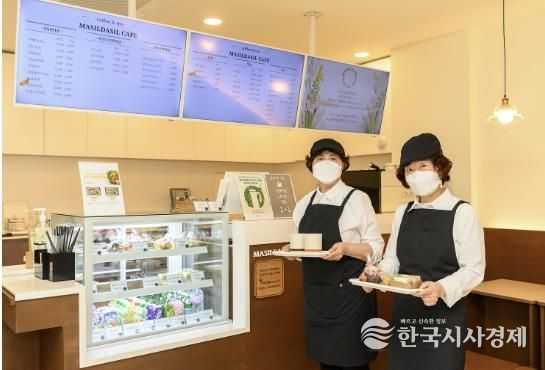 양천구, 어르신 일자리 시니어 카페 근무 전경