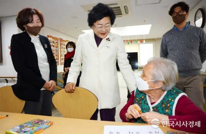 이천시장, 을사년 설 맞아 다사랑 양로원·요양원 방문