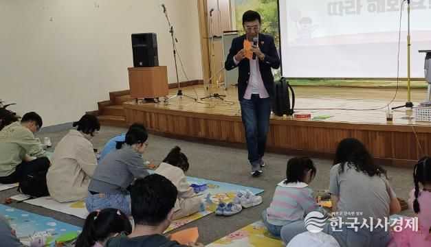 2024 도서관 주간 행사 ‘김영만 선생님과 함께하는 종이접기 이야기’