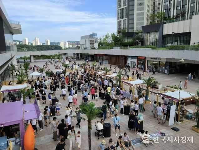 수원컨벤션센터에서 열린 플리마켓