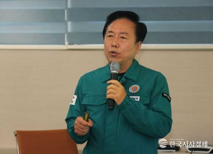 언론브리핑하는 권기창 안동시장