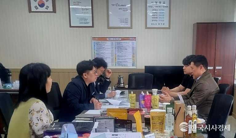 영천시는 지난 9일 농업기술센터에서 캐나다 해외바이어를 초청해 미주지역 농식품 해외 판매홍보관 운영을 위한 실무 협의를 실시했다.