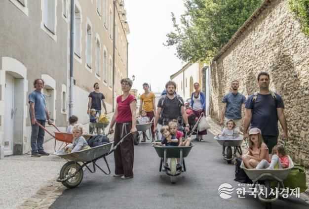 ‘너를 안고’(carry-on) 공연 모습