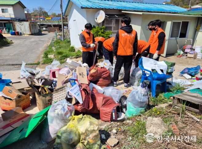 옹진군 북도면, 한화손해사정 경인지역단 주거취약계층 가구 청소 봉사활동 실시