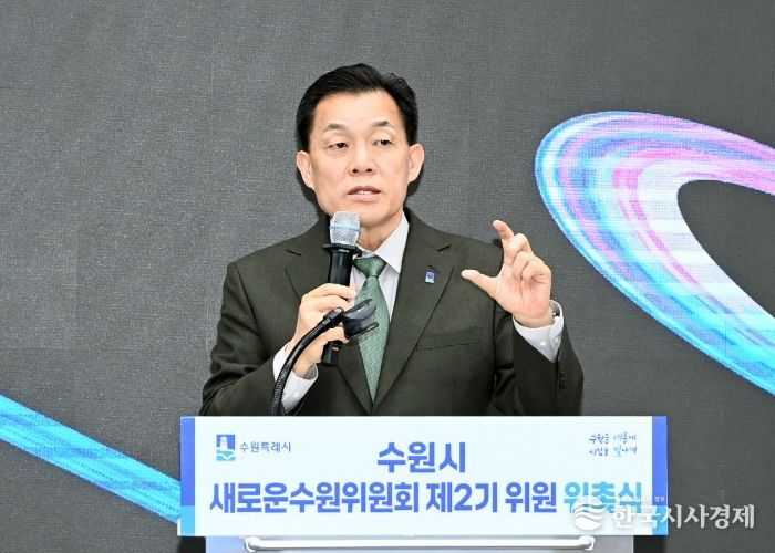 이재준 수원시장이 인사말을 하고 있다.