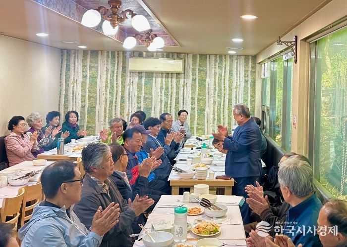 진위면 지역사회보장협의체 민간위원장, 어버이날 맞이 어르신 식사 대접