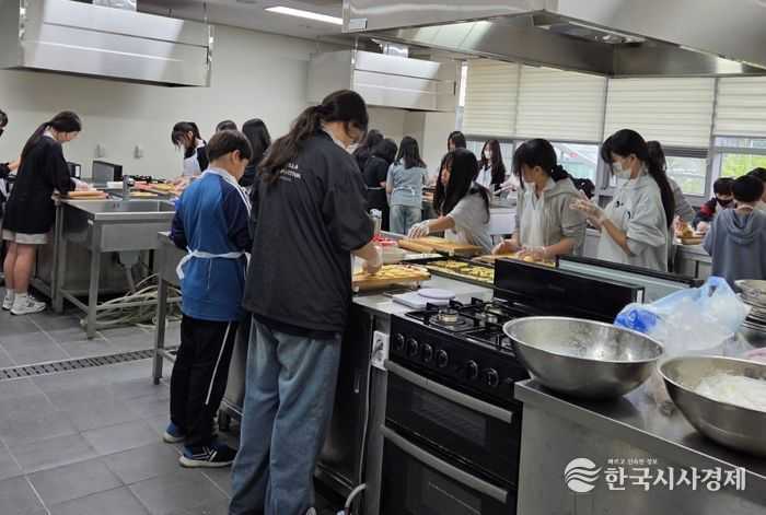 고령군청소년문화의집, 5월! 가정의 달 기념 “딸기 카네이션 쿠키 만들기”활동 펼쳐