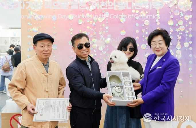 2025년 제39회 이천도자기축제 성대한 막 내려…증포동 거주 ‘별이네 가족’ 100만 번째 방문객 당첨!