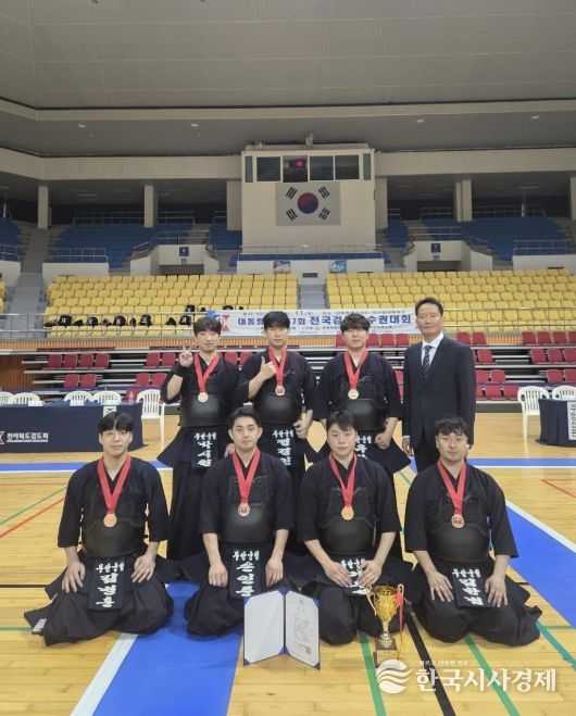 대통령기 제47회 전국검도선수권대회에서 3위를 수상한 무안군청 검도팀