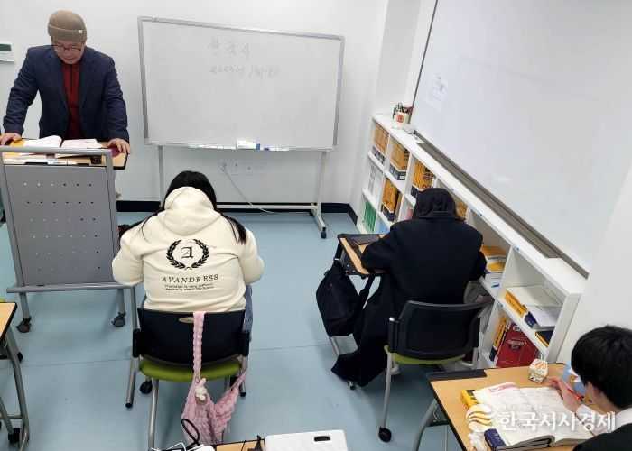 고령군학교밖청소년지원센터 청소년들의 새로운 시작『2025년 제1회 검정고시 8명 합격』