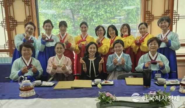 용인특례시, 2025 상반기 예절교육관 정규과정 16명 수료식