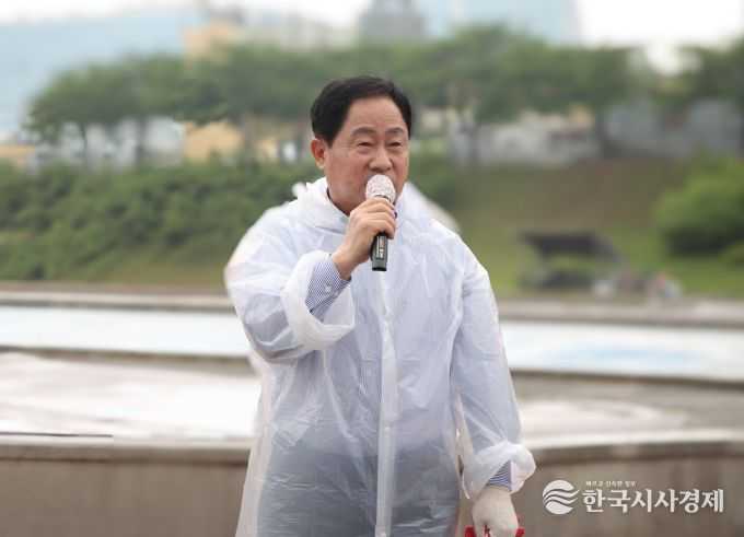 생태도시 남양주, 생활개선회 주도 EM 흙공 던지기 행사로 왕숙천 수질 정화 앞장