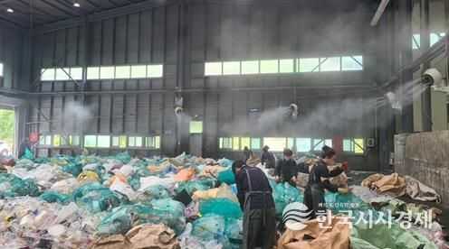 경산시, 재활용선별장 근로자들 더위는 이제 그만~~