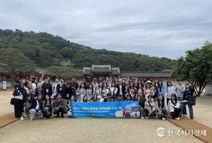 우리는 수원 in(人) 참가자들이 함께하고 있다.