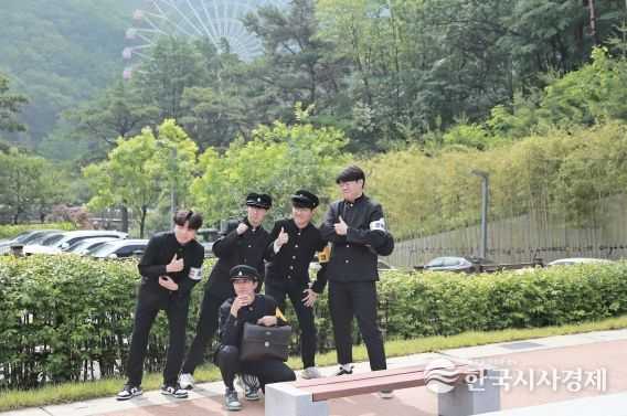 졸업사진 성지로 떠오른 성리학역사관