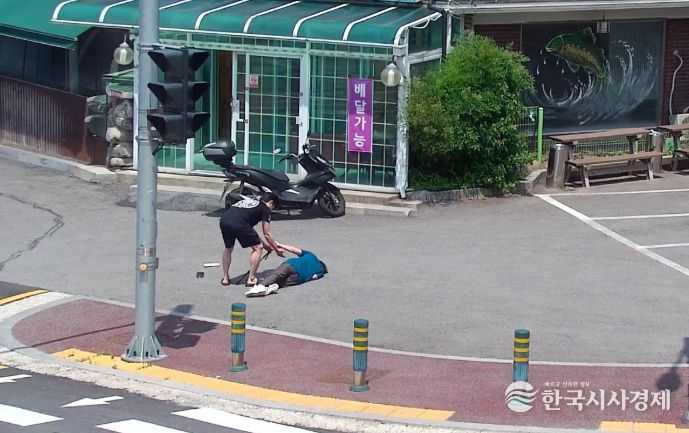 땡볕 속 쓰러진 어르신 구한 이천 시민의 빛나는 선행