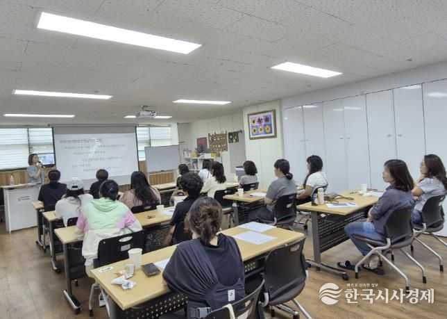 아산시장애인가족지원센터, 2025년 장애인가족 부모교육 ‘부모님께 꼭 전달하고 싶은 비장애인형제의 이야기’ 프로그램 진행사진