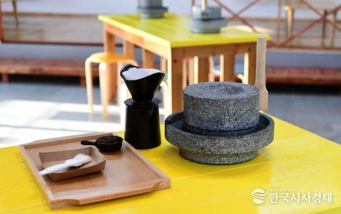 화순군, 맷돌로 내리는 커피 체험장