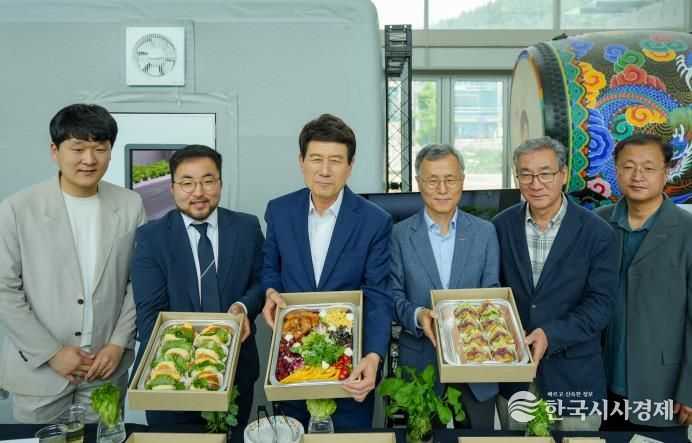 흙 없이 키운 채소, 맛은 어떨까? 포항 에어팜 수확물 시식 행사 열려