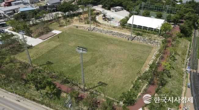 새롭게 조성된 잔디광장