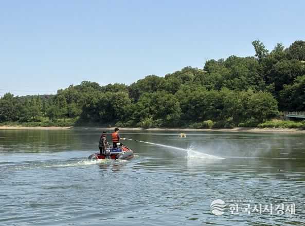 용인특례시가 여름철 기흥저수지 수질관리 위한 방제활동 진행했다.