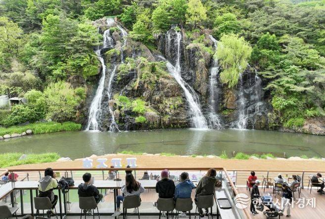 ‘카페(CAFE) 폭포’ 모습