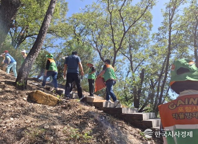 포항시와 용흥동 민간 안전단체는 태풍과 산악 안전사고에 대비한 현장점검과 시민안전문화 운동을 펼쳤다