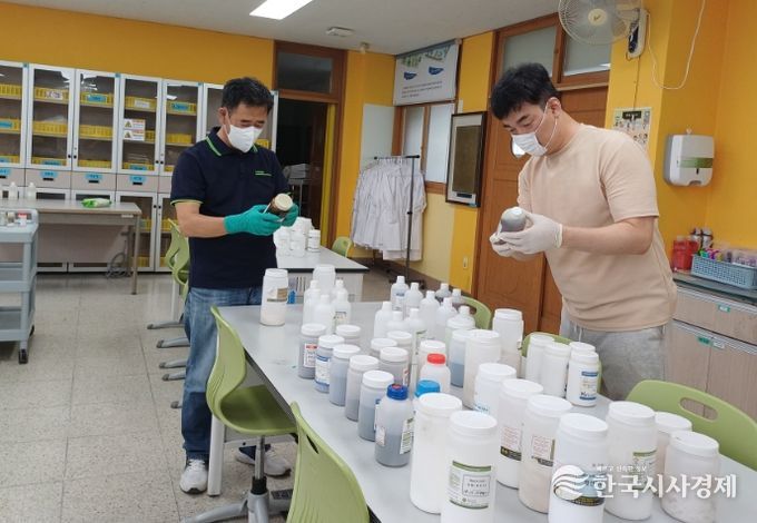 부성초 과학실 시약장 정리지원