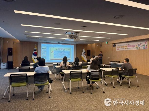 천안시 동남구가 12일 읍면동 세무공무원을 대상으로 재산세 직무교육을 진행하고 있다.