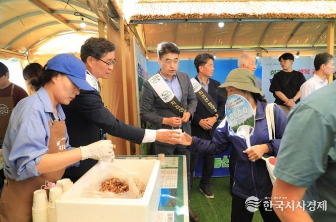 함양군, 산삼축제 연계 축산물 시식 행사 성황