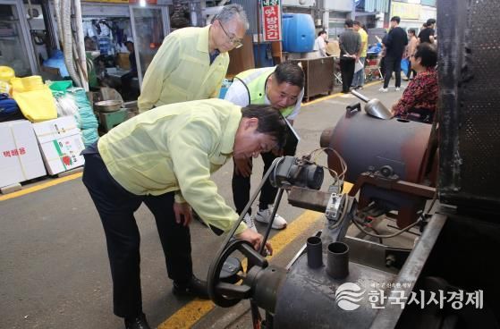 안심하고 장 보세요 이학수 정읍시장, 추석 맞이 전통시장 안전 점검